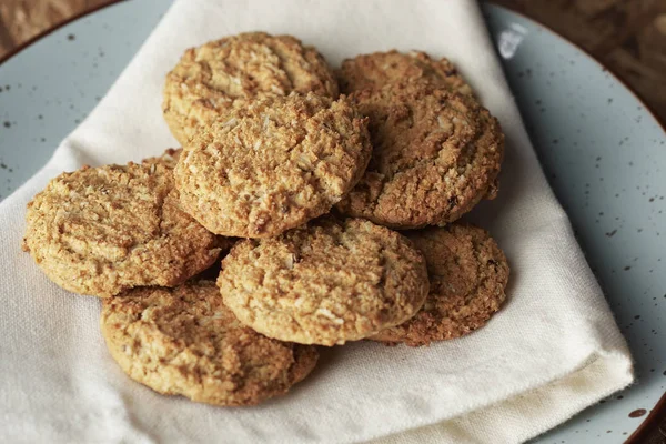 Ahşap Arka Plan ile Çanak Sağlıklı Avena Çerezler