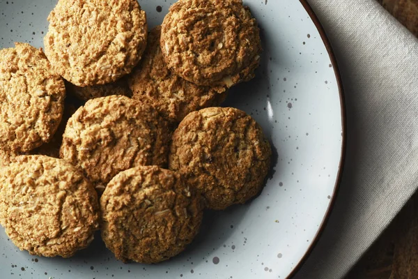 Ahşap Arka Plan ile Çanak Sağlıklı Avena Çerezler