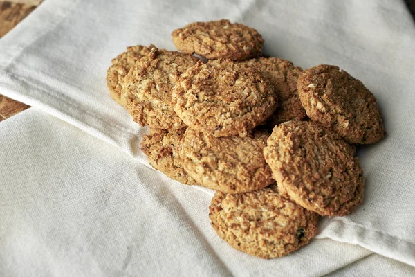 Ahşap Arka Plan ile Çanak Sağlıklı Avena Çerezler