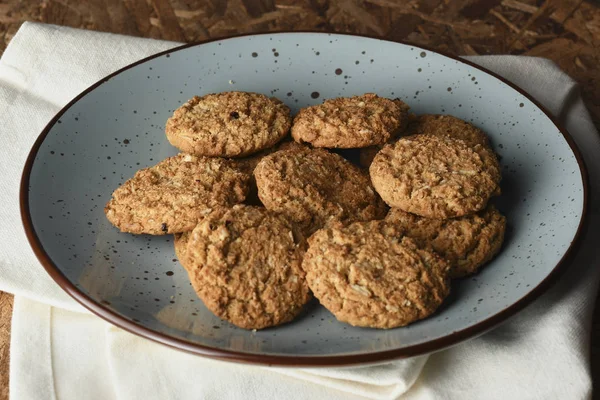 Ahşap Arka Plan ile Çanak Sağlıklı Avena Çerezler