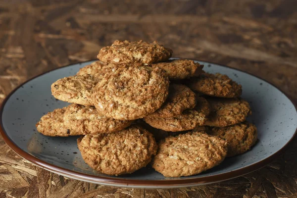 Ahşap Arka Plan ile Çanak Sağlıklı Avena Çerezler