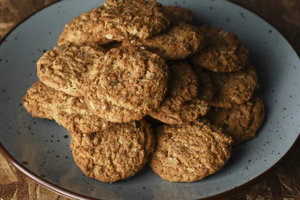 Ahşap Arka Plan ile Çanak Sağlıklı Avena Çerezler