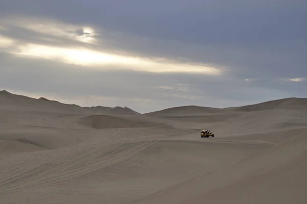 Трубчатый Песке 4X4 Huacachina Пустыни Ica Солнечный День — стоковое фото