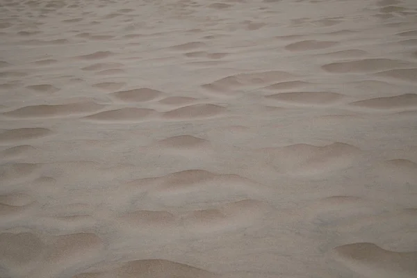 Kumlu, güneşli yaz günü, Peru ve kum tepeleri olan turistik çöl manzarası.