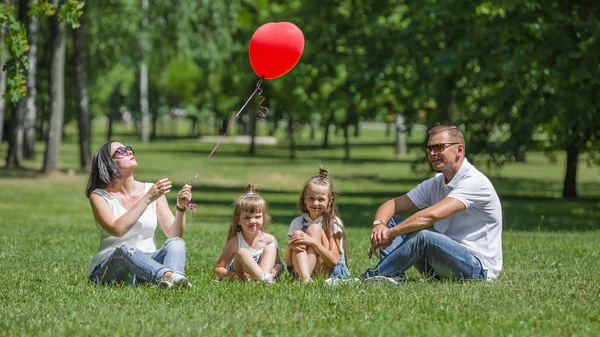 Happy Young Family Have Rest Park Sitting Grass — Stock Photo, Image