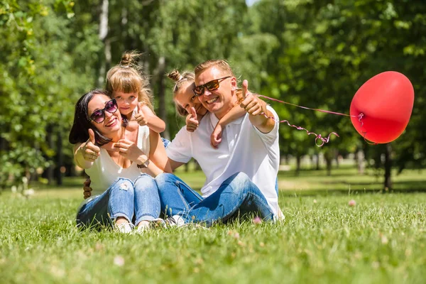 Happy Young Family Have Rest Park Sitting Grass — Stock Photo, Image