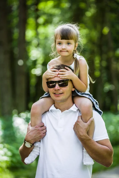 Portrait Happy Father Carries Himself Smiling Girl — Stock Photo, Image