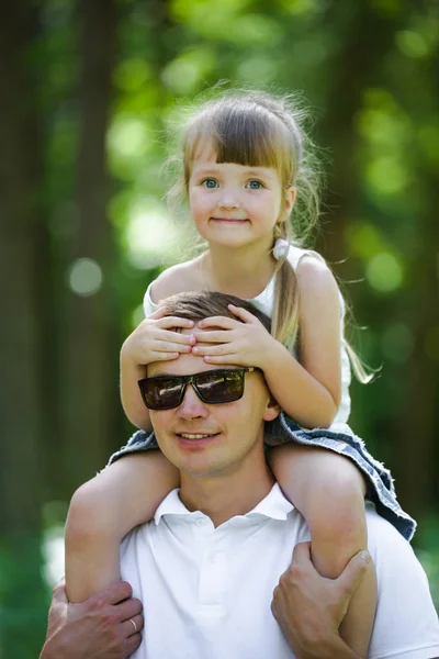 Portrait Happy Father Carries Himself Smiling Girl — Stock Photo, Image