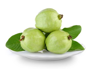 Guava meyve beyaz arka plan üzerinde beyaz plaka