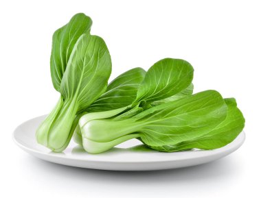 Bok choy beyaz bir arka plan üzerinde izole plaka