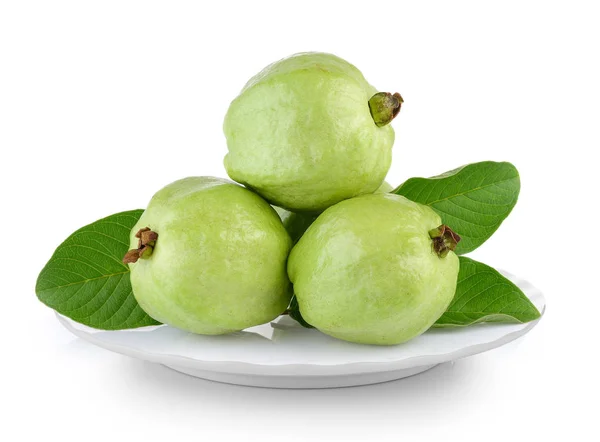 Fruta Guayaba Plato Blanco Sobre Fondo Blanco —  Fotos de Stock