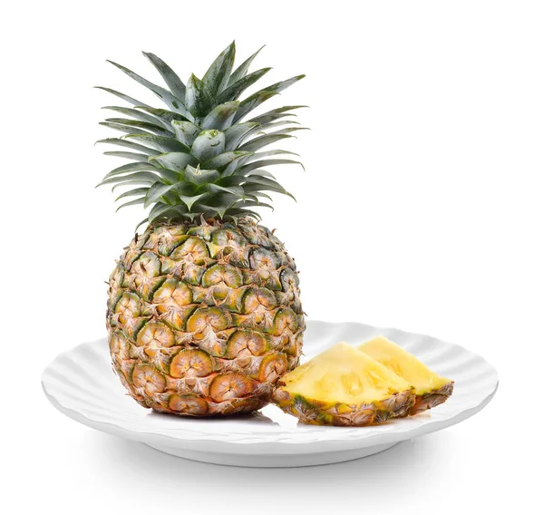 Ananas Weißem Teller Auf Weißem Hintergrund — Stockfoto
