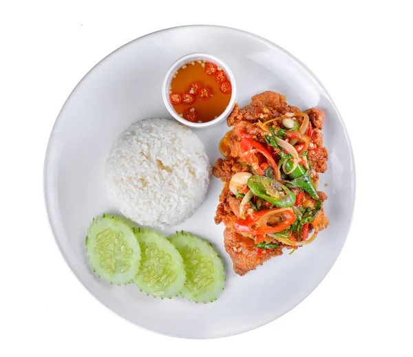 Ταϊλανδικό Τροφίμων Κοτόπουλο Και Βασιλικό Που Σερβίρεται Ρύζι Λευκό Φόντο — Φωτογραφία Αρχείου