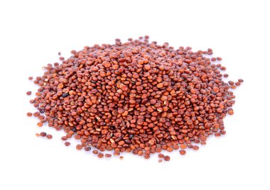 Beyaz arkaplanda kırmızı kinoa izole edildi