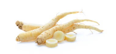 ginseng beyaz arkaplanda izole edildi