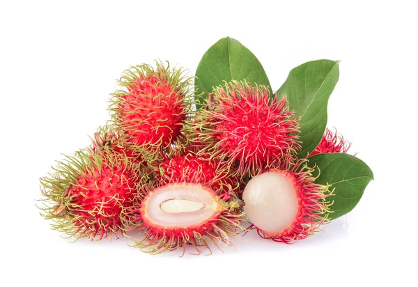 Rambutan beyaz arkaplanda izole edildi