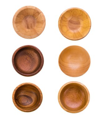 Beyaz arka planda ahşap kase