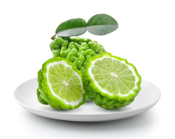 Bergamot beyaz bir arka plan üzerinde izole bir tabak içinde
