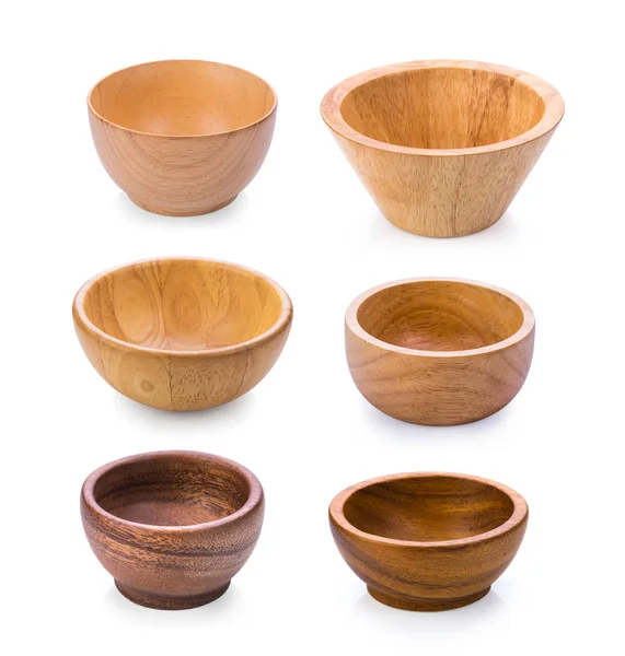 Beyaz arka planda ahşap kase