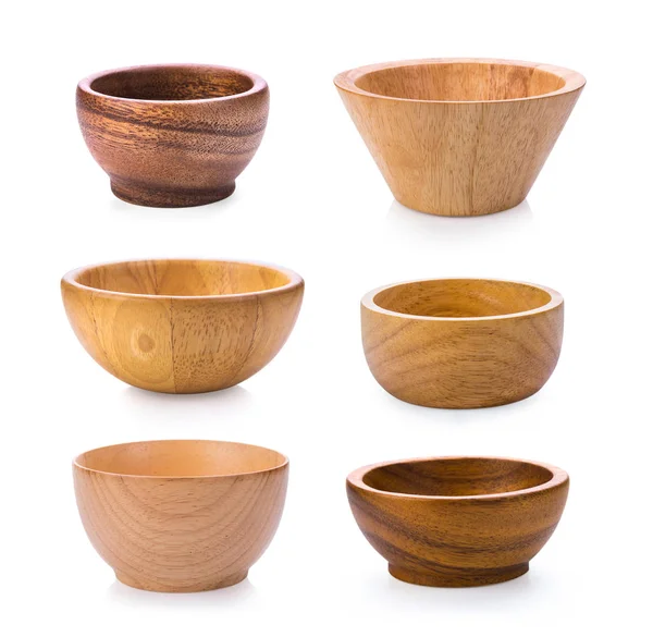 Beyaz arka planda ahşap kase