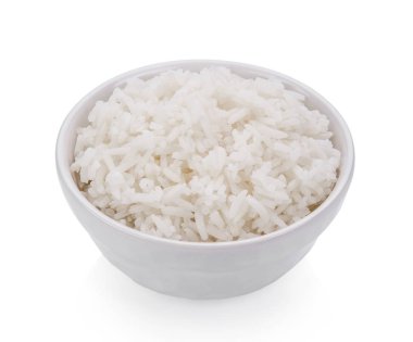 Beyaz arka planda bir kasede pirinç