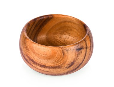 Beyaz arka planda ahşap kase