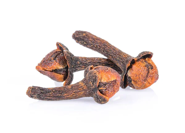 Karanfil baharat beyaz arka plan üzerinde