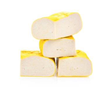 beyaz zemin üzerine tofu