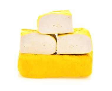 beyaz zemin üzerine tofu