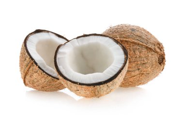 Hindistan cevizi beyaz arkaplanda izole edildi