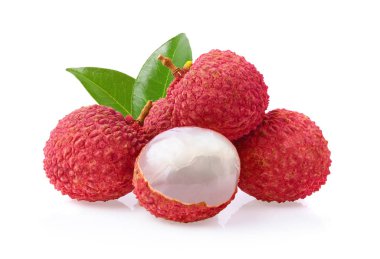Lychee tropikal meyve izole yapraklarda beyaz arka plan ile. 