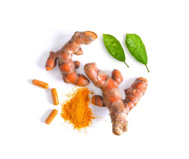 zerdeçal (Curcuma) toz kazık beyaz arka plan üzerinde izole yaprak ile