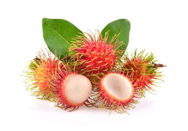 Rambutan beyaz arkaplanda izole edildi