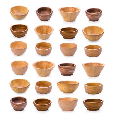 Beyaz arka planda ahşap kase