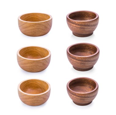 Beyaz arka planda ahşap kase