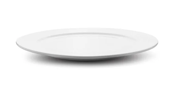 Керамічна біла тарілка ізольована на білому тлі — стокове фото