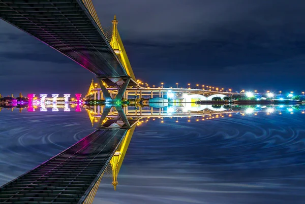 Most Bhumibol Bangkoku Panoráma Krajina Chao Phraya Odraz Vody Noci — Stock fotografie