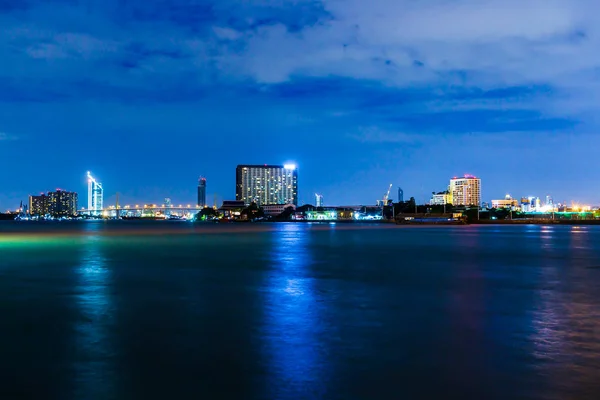 Bangkok Gród Krajobraz Chao Phraya Rzeki Nocy — Zdjęcie stockowe