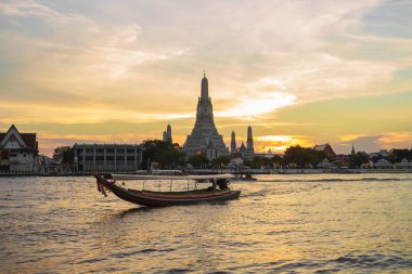 Wat Arun Ratchawararam, gün batımında Bangkok Tayland turizm en iyi