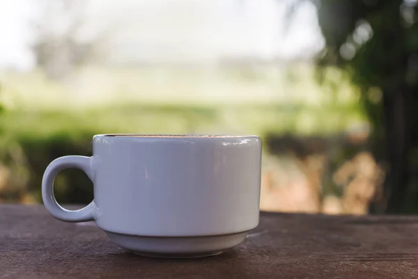 Tasse Heißen Kaffee Auf Holzboden Und Natur Hintergrund Vintage Stil — Stockfoto