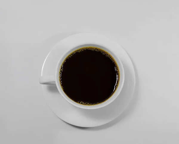Μαύρος Καφές Λευκό Φλιτζάνι Καφέ Στην Κορυφή Απομονώνεται Λευκό Φόντο — Φωτογραφία Αρχείου