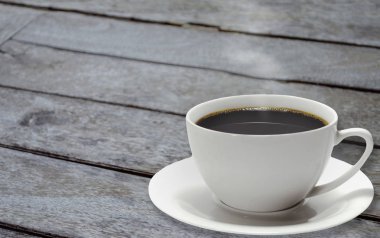 Doğa ışığı ile vintage ahşap arka plan üzerinde Kırmızı elma