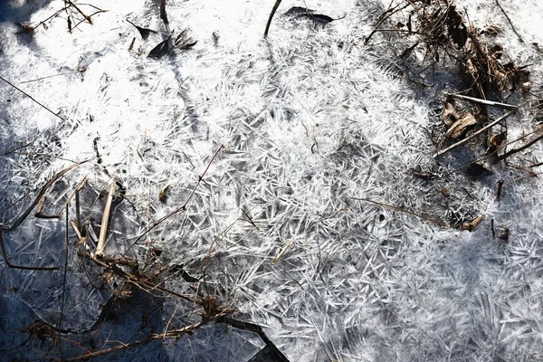 Glace blanche et neige à la patinoire comme fond — Photo