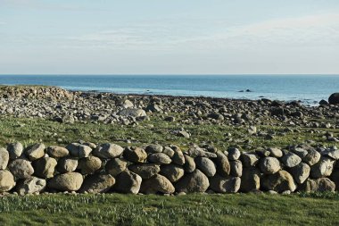Taşlı deniz tropikal manzara