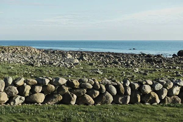 Θαλασσινό τροπικό τοπίο με πέτρες — Φωτογραφία Αρχείου