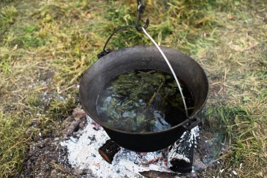 şenlik ateşi üzerinde Melon su.