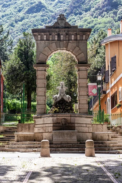 Genom Gränderna Ospedaletto Alpinolo Tritons Fontän — Stockfoto