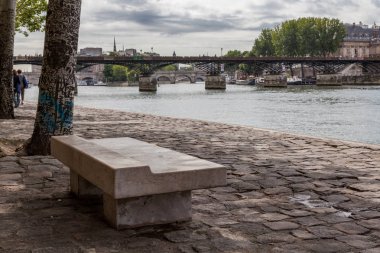 Paris, Seine boyunca sokaklarında yürüyüş
