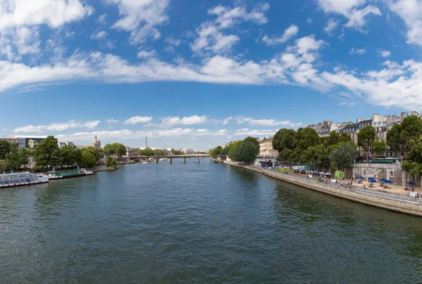 Прогулка Улицам Парижа Алонг Мост Искусств — стоковое фото