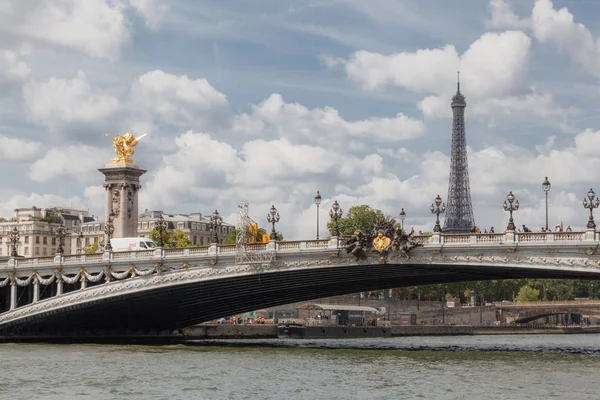 Paris Seine Boyunca Pont Alexander Iii Sokaklarında Yürüyüş — Stok fotoğraf